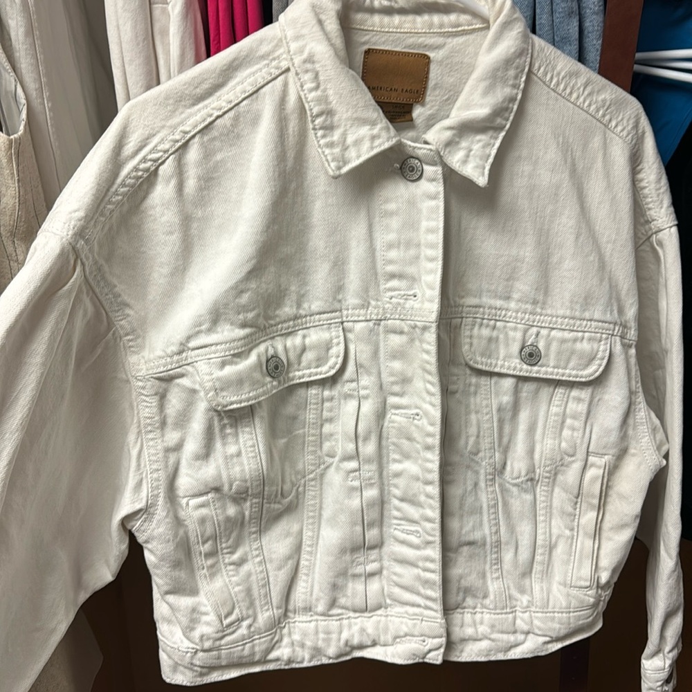 White Jean Jacket 🤍🥥